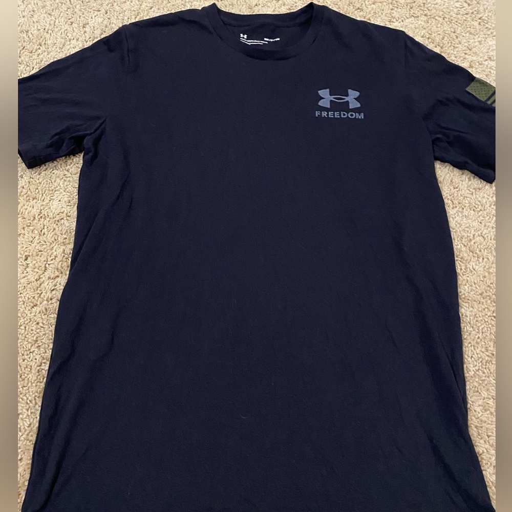 Under armour small tee-shirt